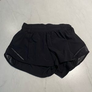 Lululemon Hotty Hot Shorts 2.5”
